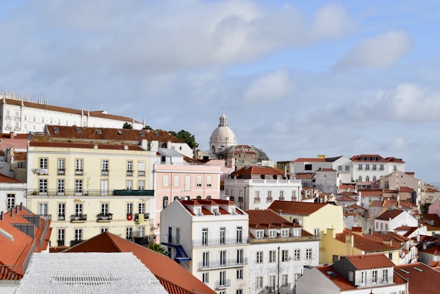 Temperature in Lisbon Portugal in August: 10 Packing Essentials for Travelers Temperature in Lisbon Portugal in August